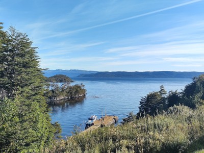 /thumbs/400×300×c/cronicas/2023/03/3ok-Lancha-Nikan-fondeada-en-el-muelle-de-Puerto-Toro-foto-principal.jpg